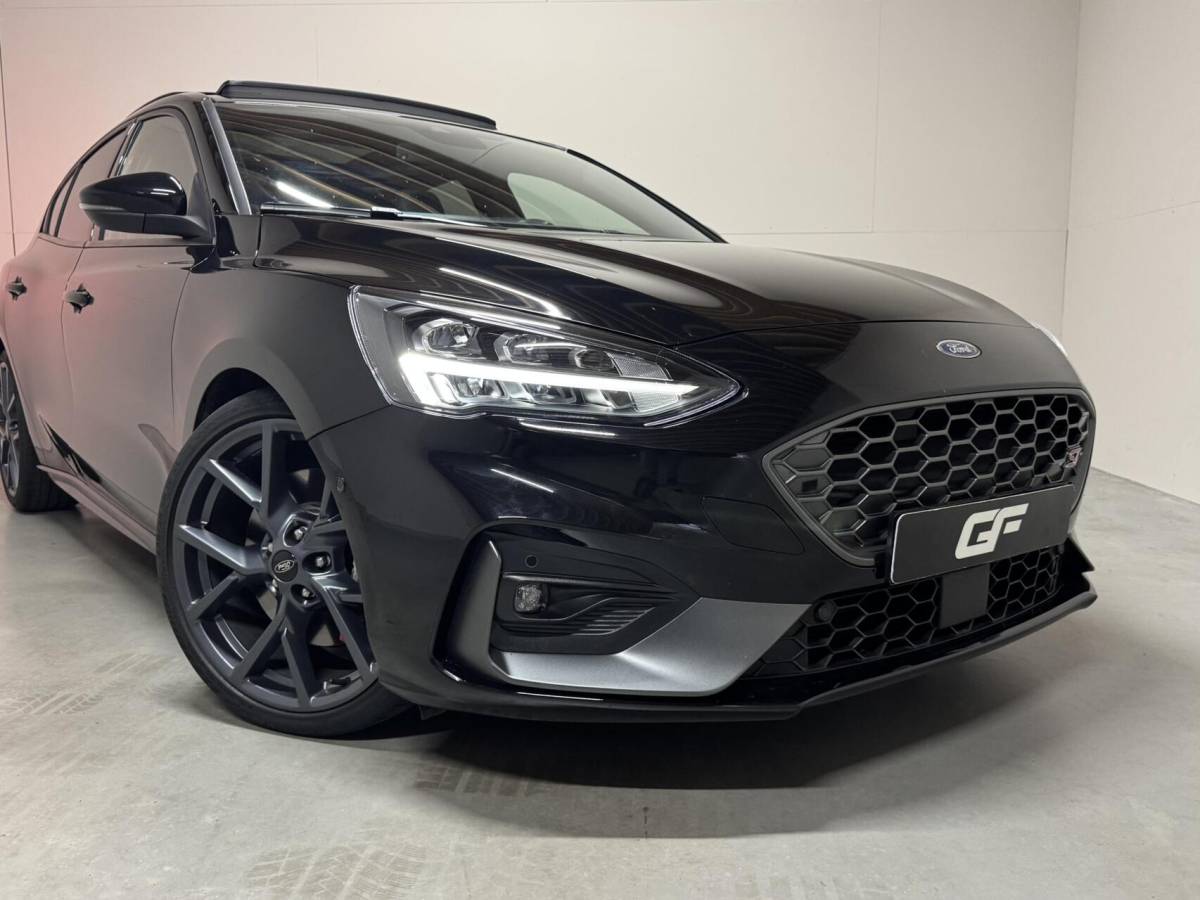 Ford Focus Ford Focus 2.3 EcoBoost ST-3 Pano Camera Recaro Navi Stoelv
