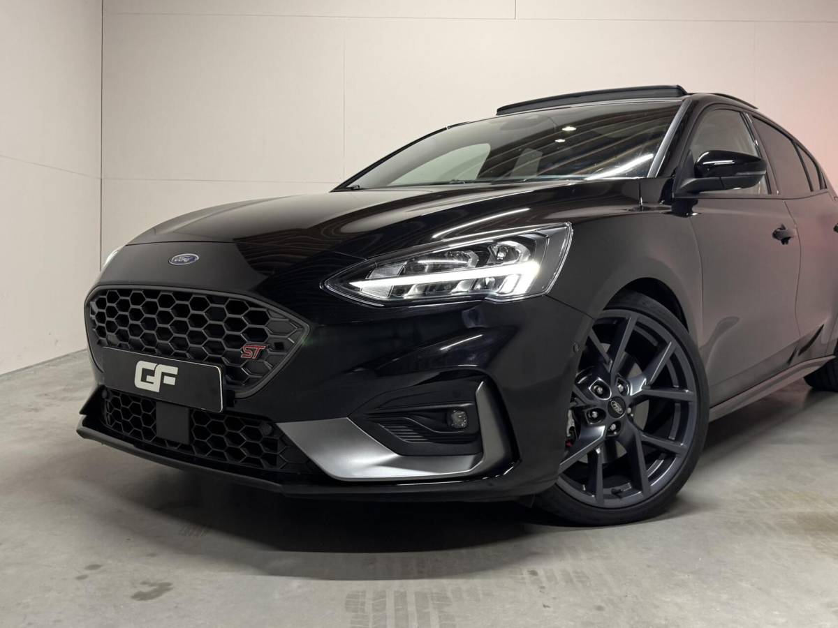 Ford Focus Ford Focus 2.3 EcoBoost ST-3 Pano Camera Recaro Navi Stoelv