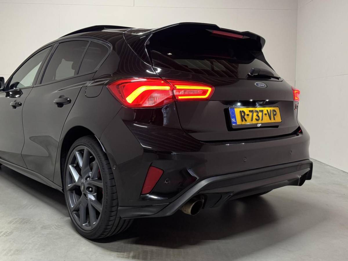 Ford Focus Ford Focus 2.3 EcoBoost ST-3 Pano Camera Recaro Navi Stoelv