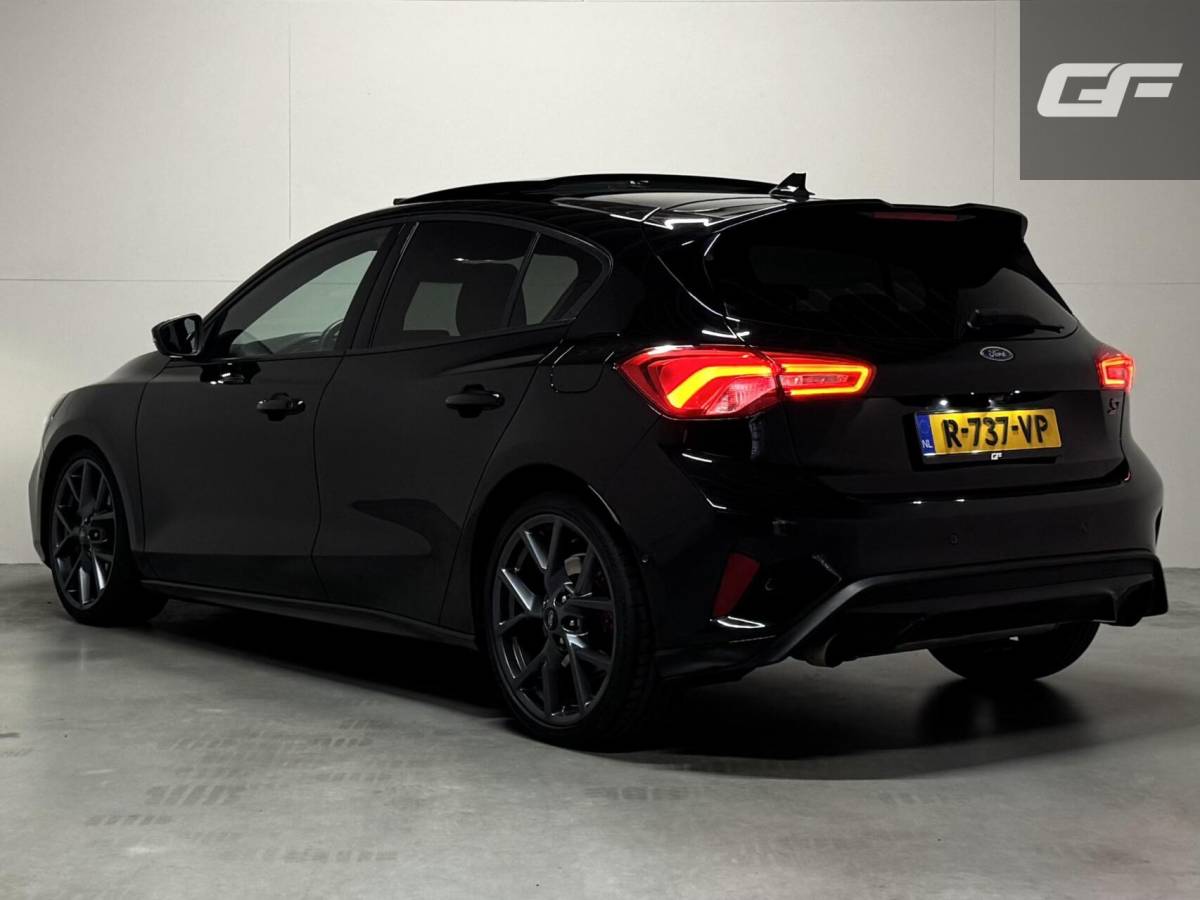 Ford Focus Ford Focus 2.3 EcoBoost ST-3 Pano Camera Recaro Navi Stoelv