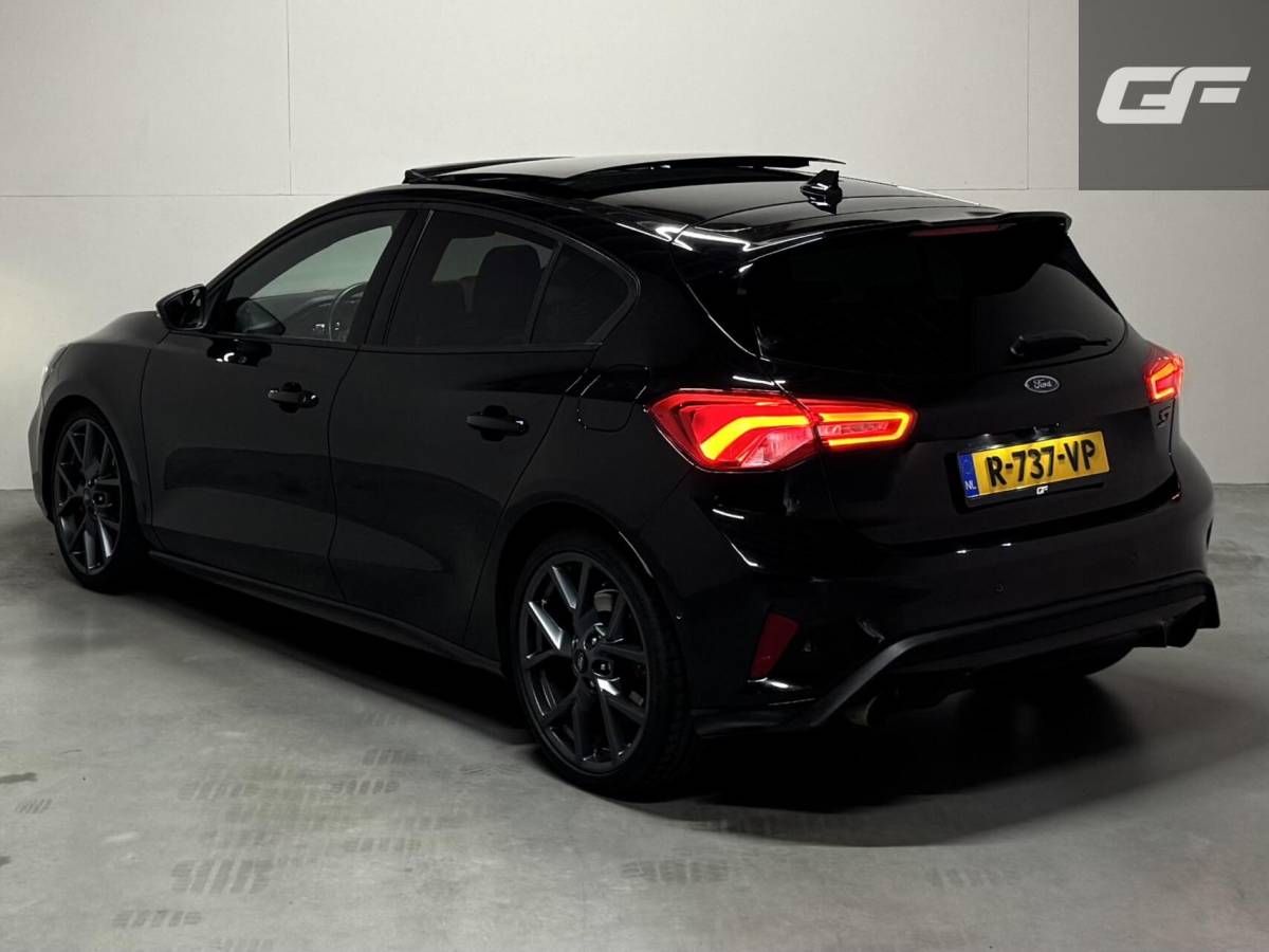 Ford Focus Ford Focus 2.3 EcoBoost ST-3 Pano Camera Recaro Navi Stoelv