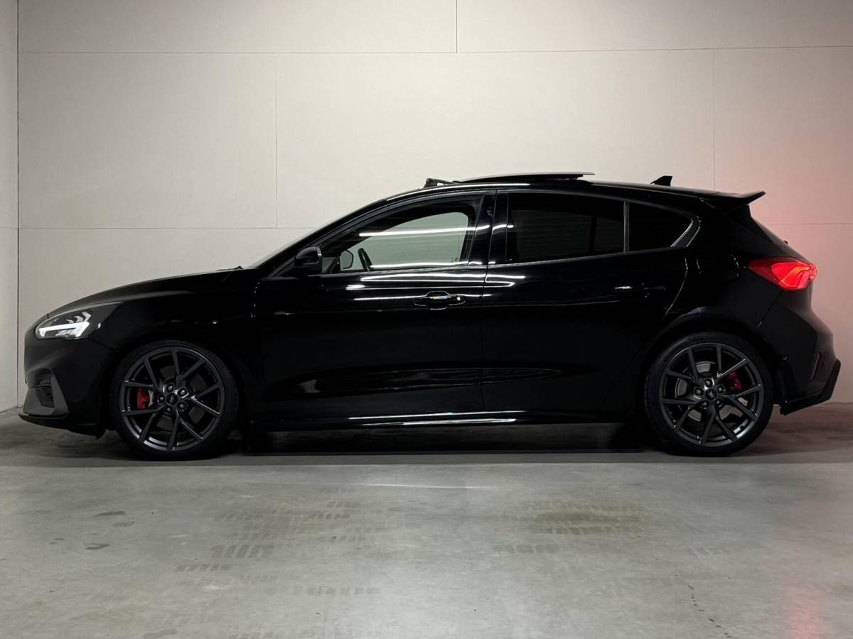 Ford Focus Ford Focus 2.3 EcoBoost ST-3 Pano Camera Recaro Navi Stoelv