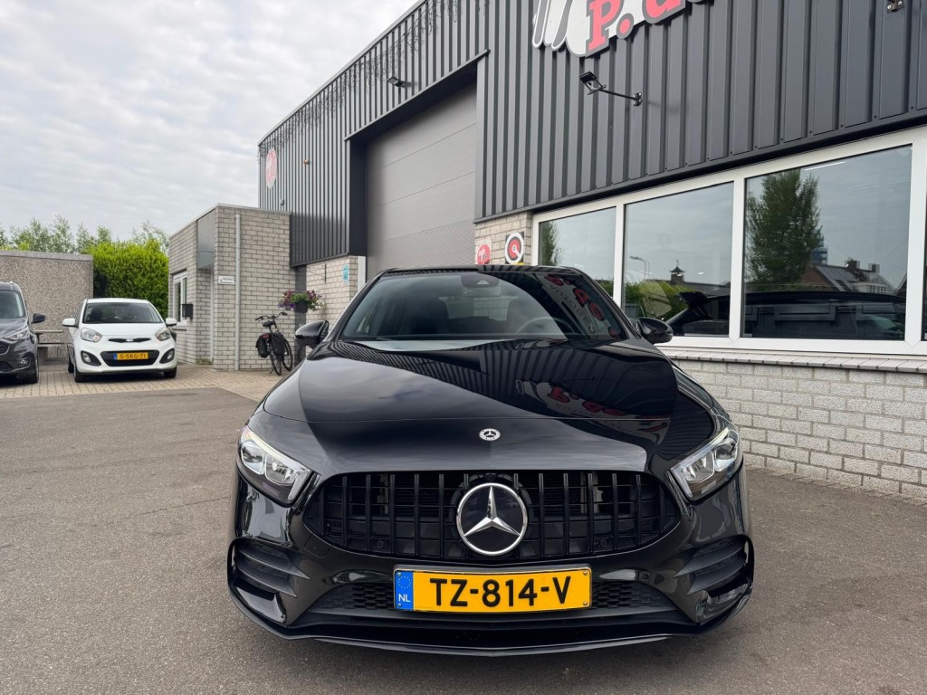 Mercedes-Benz A-Klasse Mercedes-benz A-klasse 200 AMG Aeropakket Panorama Alcantara Camera ACC origineel Nederlands!