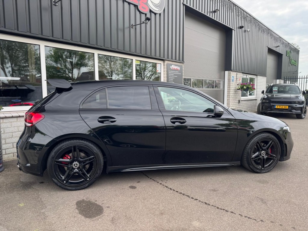 Mercedes-Benz A-Klasse Mercedes-benz A-klasse 200 AMG Aeropakket Panorama Alcantara Camera ACC origineel Nederlands!