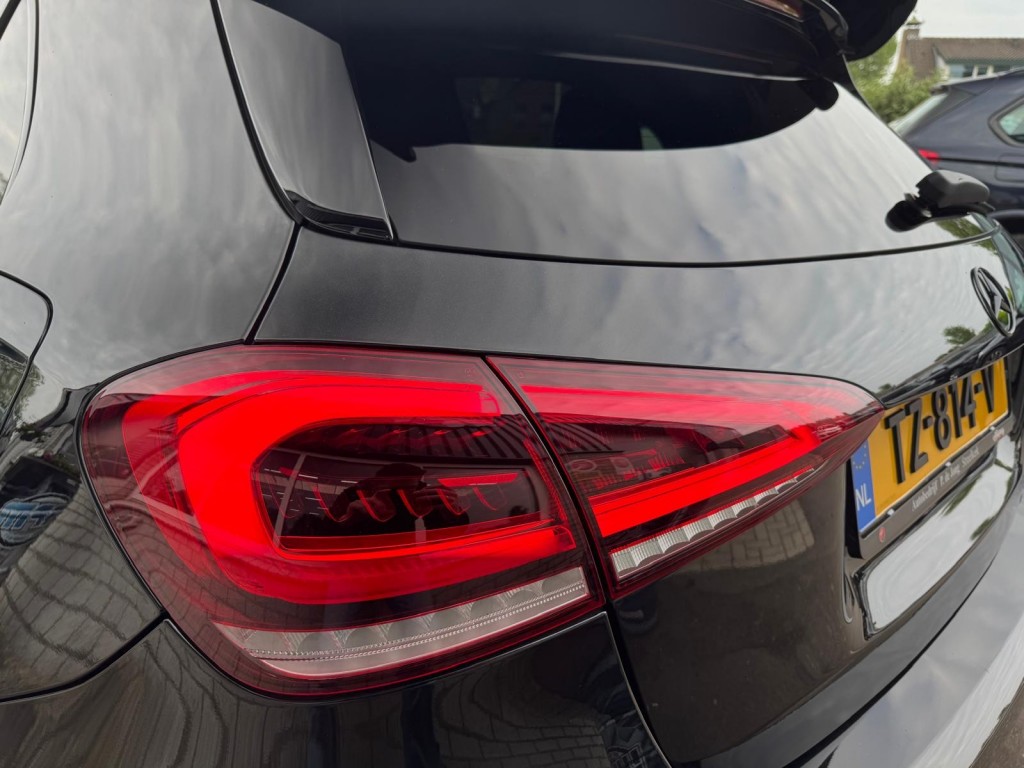Mercedes-Benz A-Klasse Mercedes-benz A-klasse 200 AMG Aeropakket Panorama Alcantara Camera ACC origineel Nederlands!