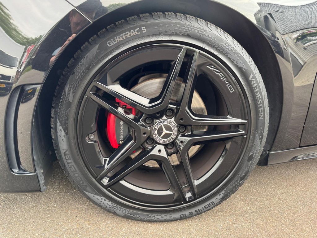 Mercedes-Benz A-Klasse Mercedes-benz A-klasse 200 AMG Aeropakket Panorama Alcantara Camera ACC origineel Nederlands!