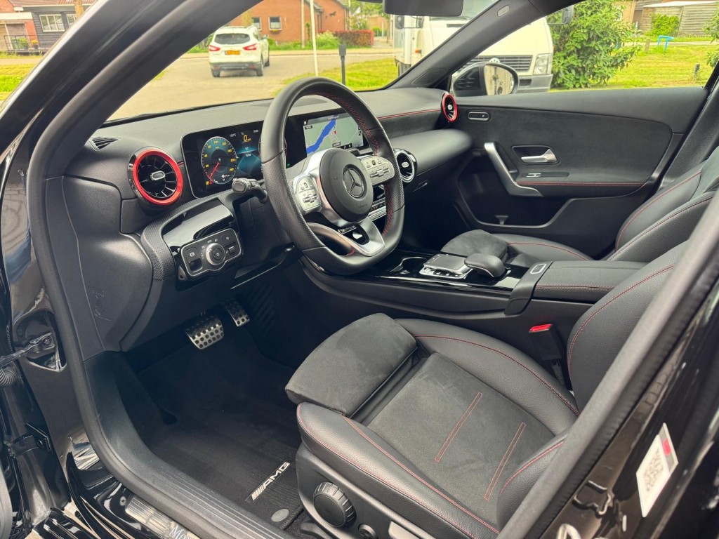 Mercedes-Benz A-Klasse Mercedes-benz A-klasse 200 AMG Aeropakket Panorama Alcantara Camera ACC origineel Nederlands!