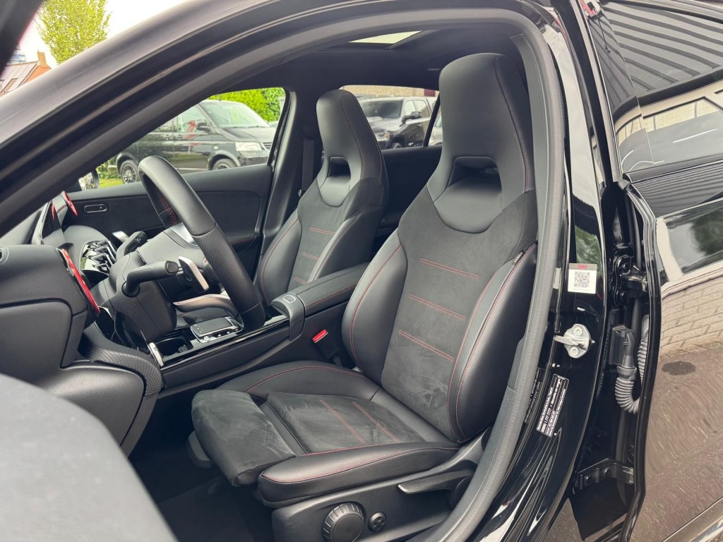 Mercedes-Benz A-Klasse Mercedes-benz A-klasse 200 AMG Aeropakket Panorama Alcantara Camera ACC origineel Nederlands!