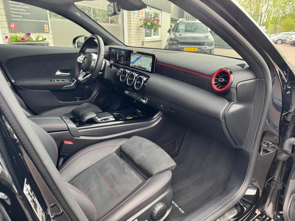 Mercedes-Benz A-Klasse Mercedes-benz A-klasse 200 AMG Aeropakket Panorama Alcantara Camera ACC origineel Nederlands!