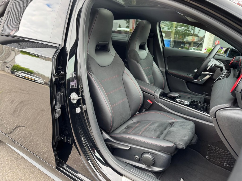 Mercedes-Benz A-Klasse Mercedes-benz A-klasse 200 AMG Aeropakket Panorama Alcantara Camera ACC origineel Nederlands!