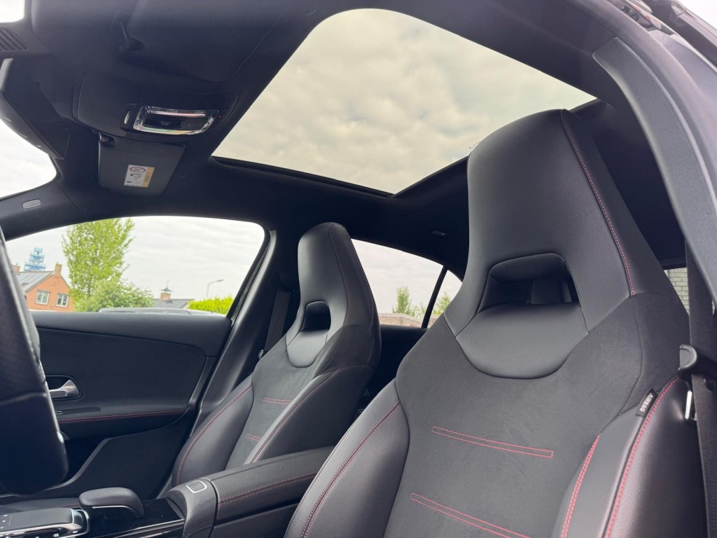 Mercedes-Benz A-Klasse Mercedes-benz A-klasse 200 AMG Aeropakket Panorama Alcantara Camera ACC origineel Nederlands!