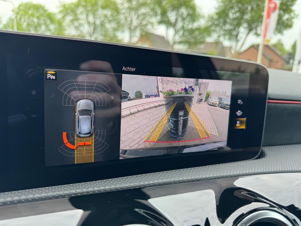 Mercedes-Benz A-Klasse Mercedes-benz A-klasse 200 AMG Aeropakket Panorama Alcantara Camera ACC origineel Nederlands!