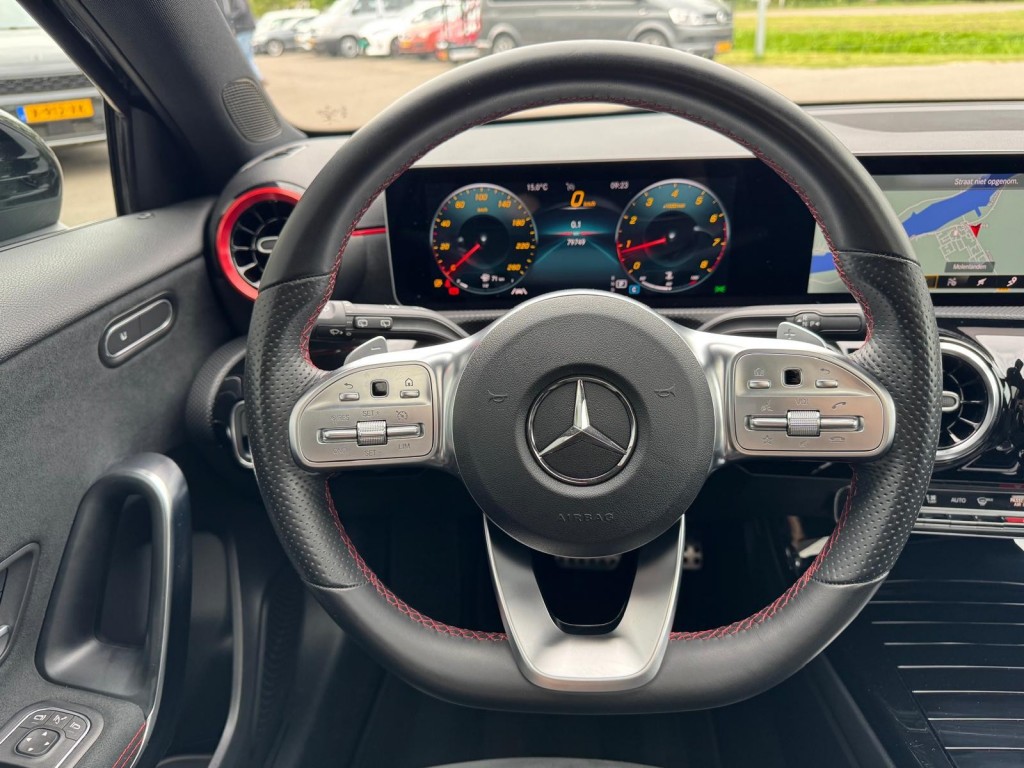 Mercedes-Benz A-Klasse Mercedes-benz A-klasse 200 AMG Aeropakket Panorama Alcantara Camera ACC origineel Nederlands!