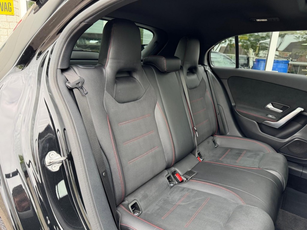 Mercedes-Benz A-Klasse Mercedes-benz A-klasse 200 AMG Aeropakket Panorama Alcantara Camera ACC origineel Nederlands!