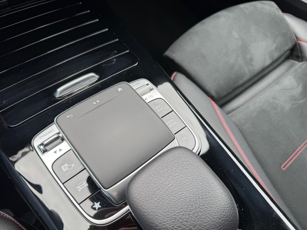 Mercedes-Benz A-Klasse Mercedes-benz A-klasse 200 AMG Aeropakket Panorama Alcantara Camera ACC origineel Nederlands!