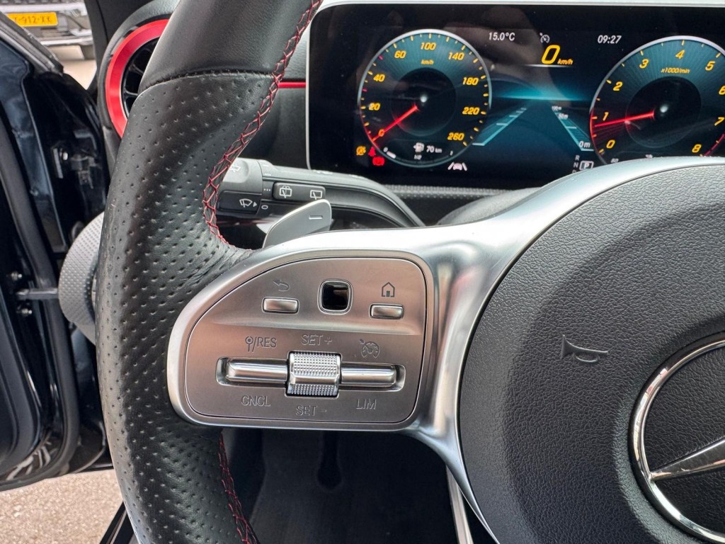 Mercedes-Benz A-Klasse Mercedes-benz A-klasse 200 AMG Aeropakket Panorama Alcantara Camera ACC origineel Nederlands!