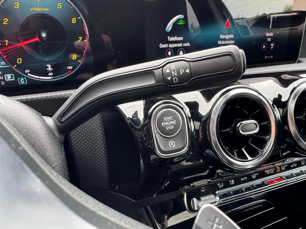 Mercedes-Benz A-Klasse Mercedes-benz A-klasse 200 AMG Aeropakket Panorama Alcantara Camera ACC origineel Nederlands!