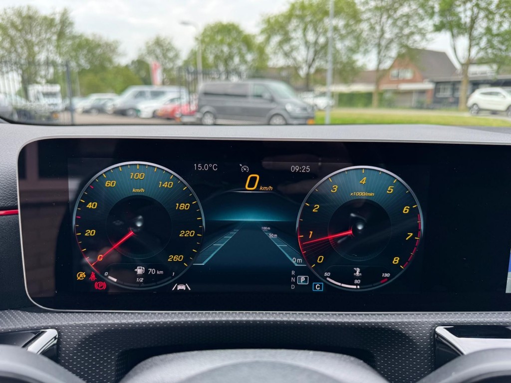 Mercedes-Benz A-Klasse Mercedes-benz A-klasse 200 AMG Aeropakket Panorama Alcantara Camera ACC origineel Nederlands!