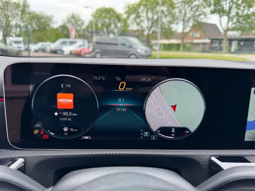 Mercedes-Benz A-Klasse Mercedes-benz A-klasse 200 AMG Aeropakket Panorama Alcantara Camera ACC origineel Nederlands!
