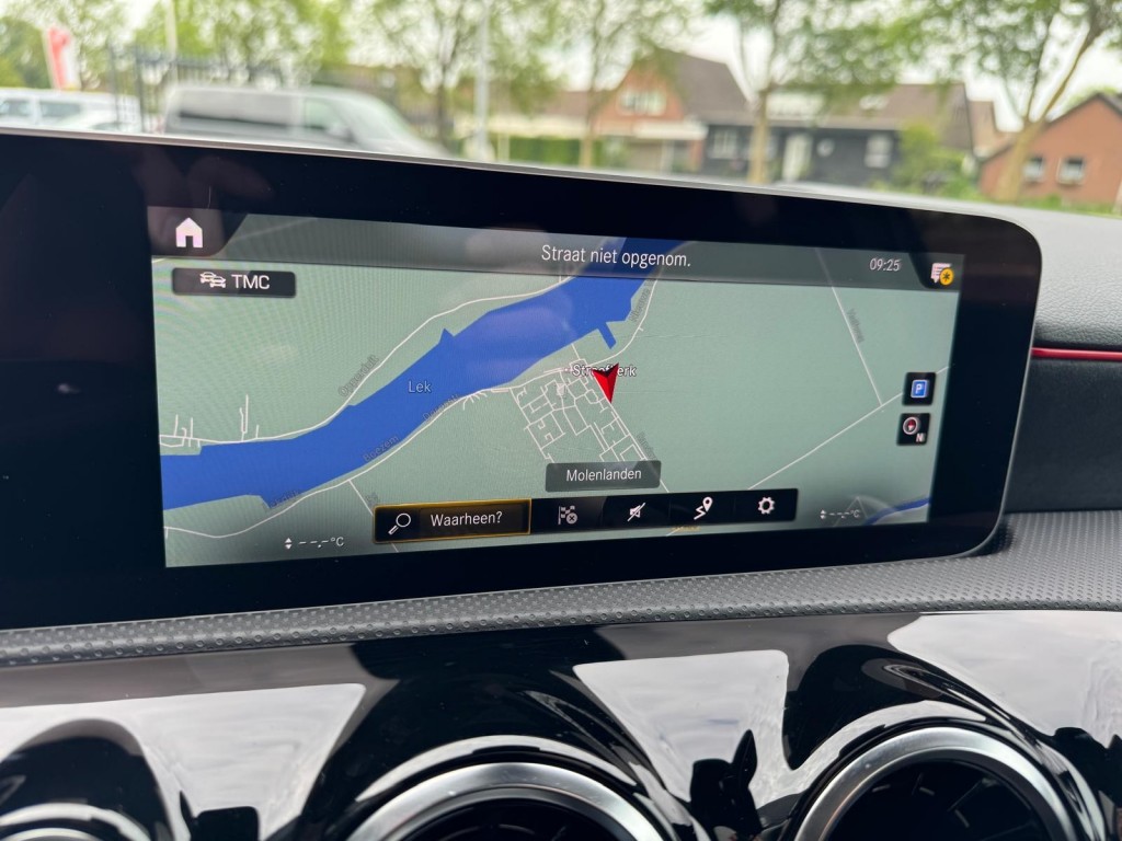 Mercedes-Benz A-Klasse Mercedes-benz A-klasse 200 AMG Aeropakket Panorama Alcantara Camera ACC origineel Nederlands!