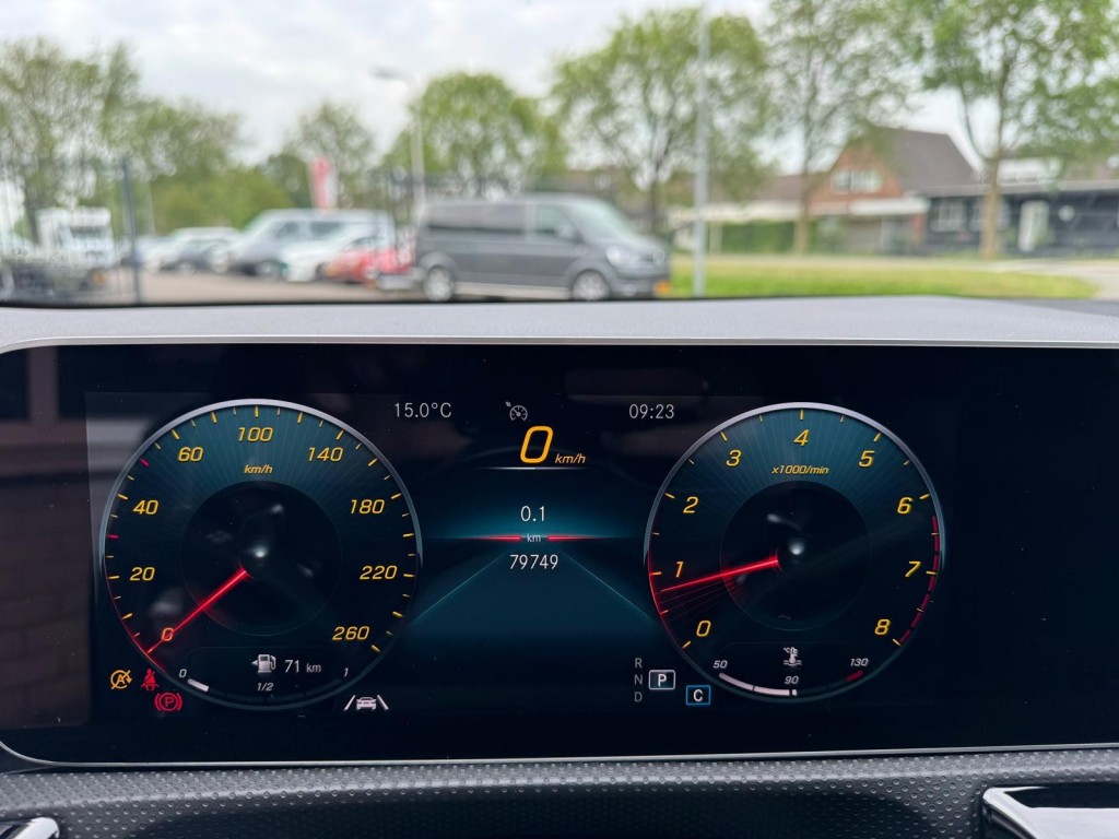 Mercedes-Benz A-Klasse Mercedes-benz A-klasse 200 AMG Aeropakket Panorama Alcantara Camera ACC origineel Nederlands!