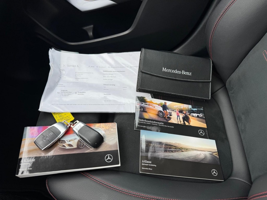 Mercedes-Benz A-Klasse Mercedes-benz A-klasse 200 AMG Aeropakket Panorama Alcantara Camera ACC origineel Nederlands!