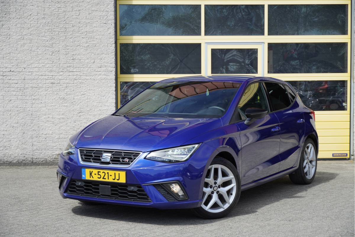 SEAT Ibiza SEAT Ibiza 1.0 TSI 5drs FR Business Intense Plus BJ2020 Lmv 17″ | Led V+A | Pdc | Achteruitrijcamera | App-Connect | Navi | Virtual cockpit | Dashboard verlichting | Climate control | Cruise control | Sportstoelen | Sportstuur | Verwarmde voorstoelen | Zwarte hemel