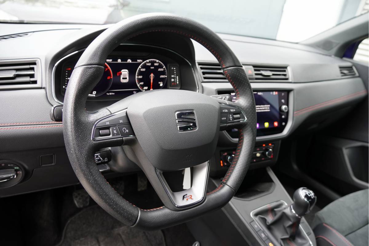 SEAT Ibiza SEAT Ibiza 1.0 TSI 5drs FR Business Intense Plus BJ2020 Lmv 17″ | Led V+A | Pdc | Achteruitrijcamera | App-Connect | Navi | Virtual cockpit | Dashboard verlichting | Climate control | Cruise control | Sportstoelen | Sportstuur | Verwarmde voorstoelen | Zwarte hemel