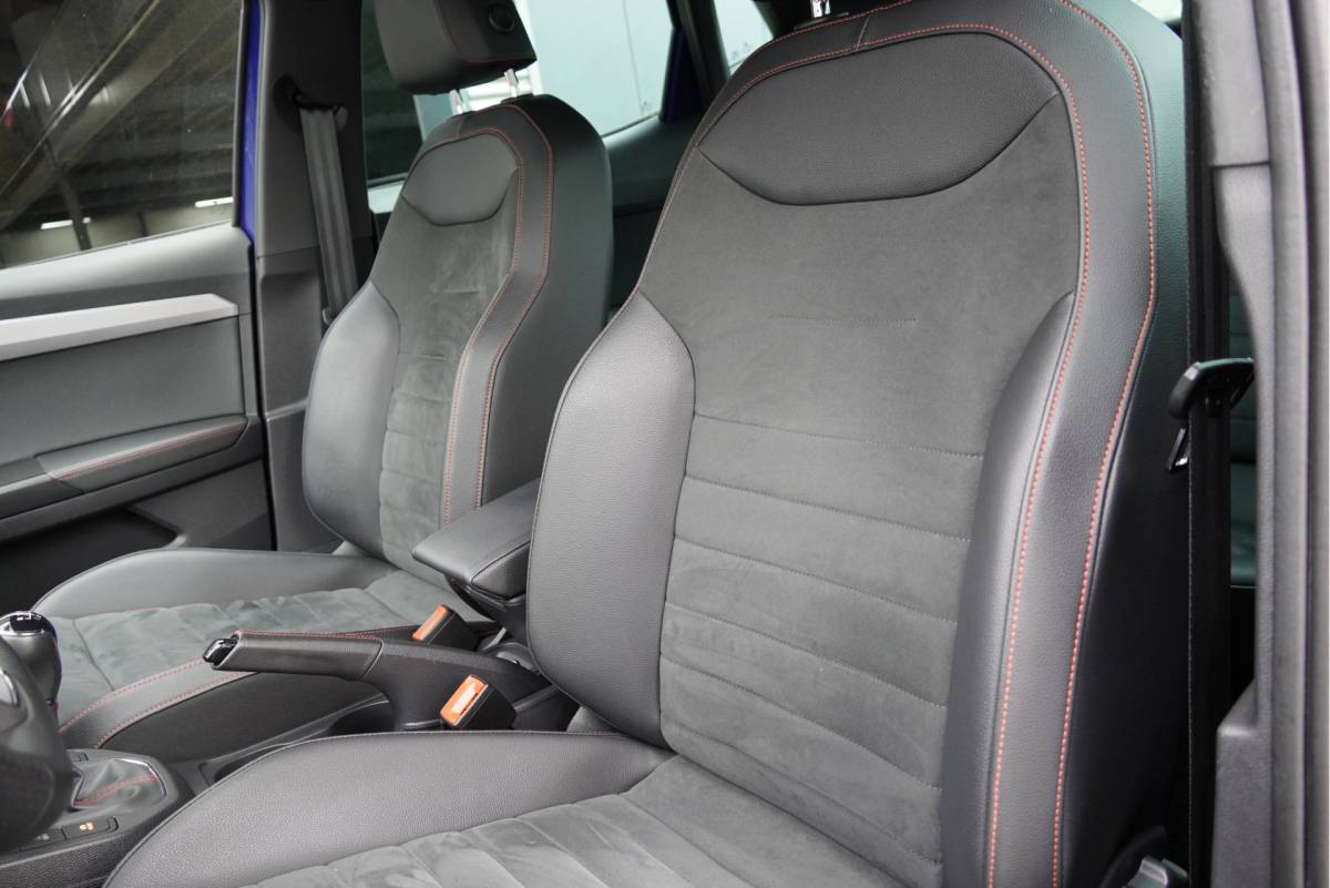 SEAT Ibiza SEAT Ibiza 1.0 TSI 5drs FR Business Intense Plus BJ2020 Lmv 17″ | Led V+A | Pdc | Achteruitrijcamera | App-Connect | Navi | Virtual cockpit | Dashboard verlichting | Climate control | Cruise control | Sportstoelen | Sportstuur | Verwarmde voorstoelen | Zwarte hemel