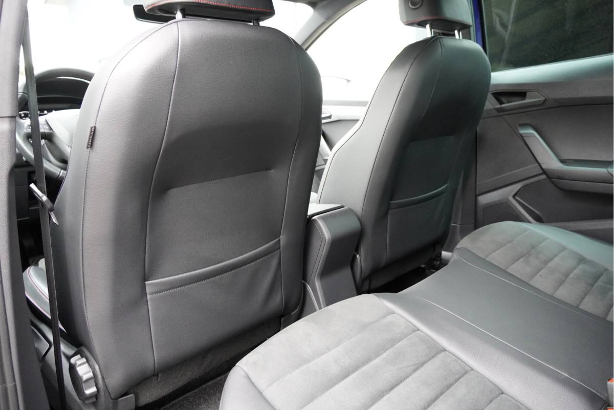SEAT Ibiza SEAT Ibiza 1.0 TSI 5drs FR Business Intense Plus BJ2020 Lmv 17″ | Led V+A | Pdc | Achteruitrijcamera | App-Connect | Navi | Virtual cockpit | Dashboard verlichting | Climate control | Cruise control | Sportstoelen | Sportstuur | Verwarmde voorstoelen | Zwarte hemel