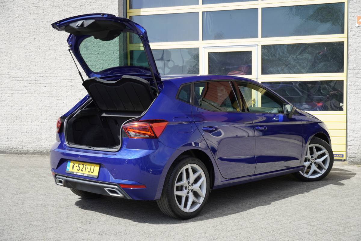 SEAT Ibiza SEAT Ibiza 1.0 TSI 5drs FR Business Intense Plus BJ2020 Lmv 17″ | Led V+A | Pdc | Achteruitrijcamera | App-Connect | Navi | Virtual cockpit | Dashboard verlichting | Climate control | Cruise control | Sportstoelen | Sportstuur | Verwarmde voorstoelen | Zwarte hemel
