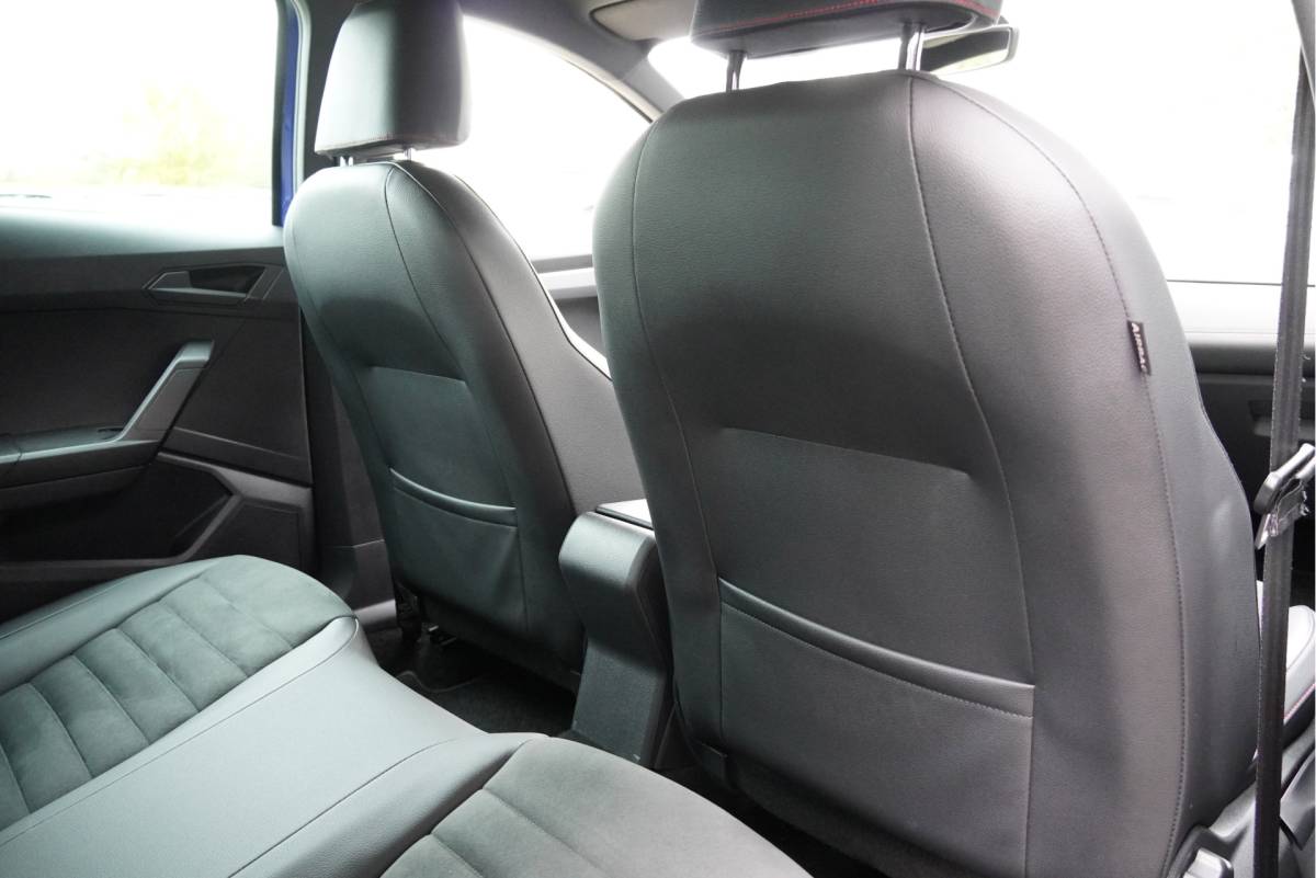 SEAT Ibiza SEAT Ibiza 1.0 TSI 5drs FR Business Intense Plus BJ2020 Lmv 17″ | Led V+A | Pdc | Achteruitrijcamera | App-Connect | Navi | Virtual cockpit | Dashboard verlichting | Climate control | Cruise control | Sportstoelen | Sportstuur | Verwarmde voorstoelen | Zwarte hemel