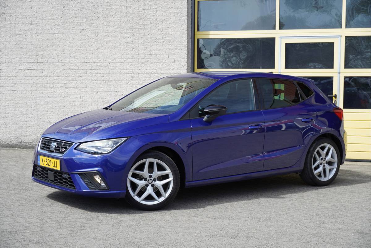 SEAT Ibiza SEAT Ibiza 1.0 TSI 5drs FR Business Intense Plus BJ2020 Lmv 17″ | Led V+A | Pdc | Achteruitrijcamera | App-Connect | Navi | Virtual cockpit | Dashboard verlichting | Climate control | Cruise control | Sportstoelen | Sportstuur | Verwarmde voorstoelen | Zwarte hemel