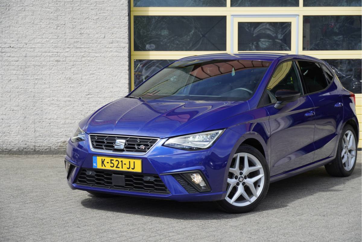 SEAT Ibiza SEAT Ibiza 1.0 TSI 5drs FR Business Intense Plus BJ2020 Lmv 17″ | Led V+A | Pdc | Achteruitrijcamera | App-Connect | Navi | Virtual cockpit | Dashboard verlichting | Climate control | Cruise control | Sportstoelen | Sportstuur | Verwarmde voorstoelen | Zwarte hemel