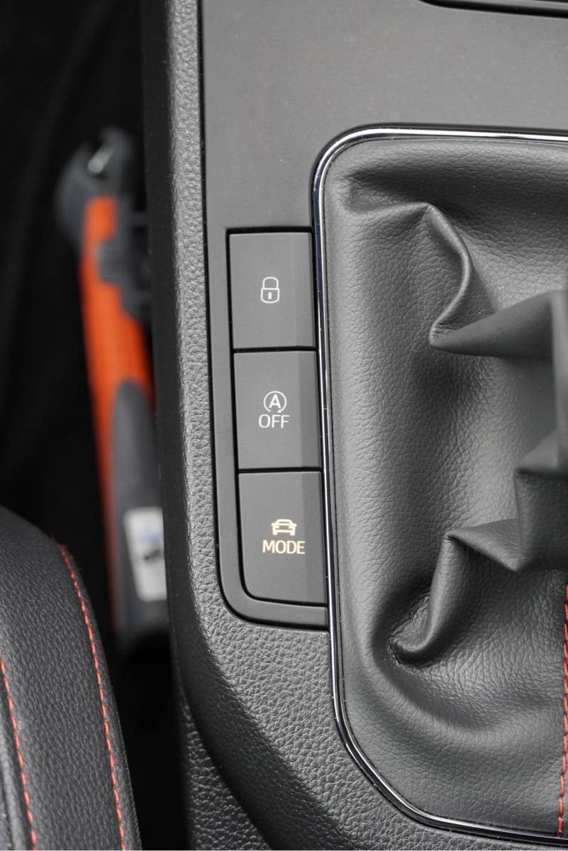 SEAT Ibiza SEAT Ibiza 1.0 TSI 5drs FR Business Intense Plus BJ2020 Lmv 17″ | Led V+A | Pdc | Achteruitrijcamera | App-Connect | Navi | Virtual cockpit | Dashboard verlichting | Climate control | Cruise control | Sportstoelen | Sportstuur | Verwarmde voorstoelen | Zwarte hemel