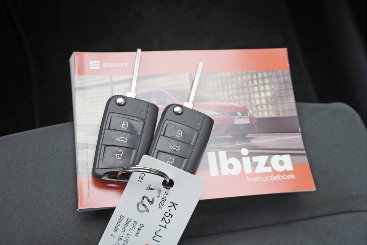 SEAT Ibiza SEAT Ibiza 1.0 TSI 5drs FR Business Intense Plus BJ2020 Lmv 17″ | Led V+A | Pdc | Achteruitrijcamera | App-Connect | Navi | Virtual cockpit | Dashboard verlichting | Climate control | Cruise control | Sportstoelen | Sportstuur | Verwarmde voorstoelen | Zwarte hemel