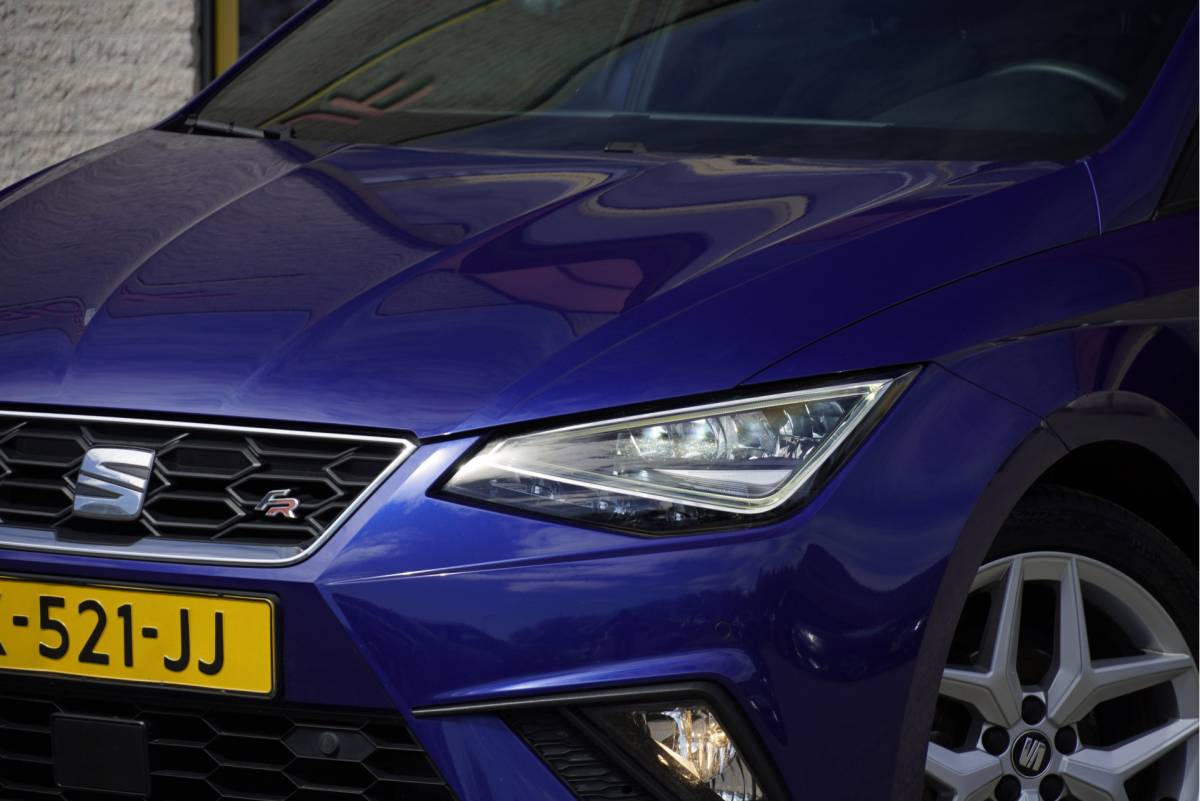 SEAT Ibiza SEAT Ibiza 1.0 TSI 5drs FR Business Intense Plus BJ2020 Lmv 17″ | Led V+A | Pdc | Achteruitrijcamera | App-Connect | Navi | Virtual cockpit | Dashboard verlichting | Climate control | Cruise control | Sportstoelen | Sportstuur | Verwarmde voorstoelen | Zwarte hemel