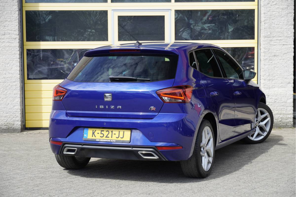 SEAT Ibiza SEAT Ibiza 1.0 TSI 5drs FR Business Intense Plus BJ2020 Lmv 17″ | Led V+A | Pdc | Achteruitrijcamera | App-Connect | Navi | Virtual cockpit | Dashboard verlichting | Climate control | Cruise control | Sportstoelen | Sportstuur | Verwarmde voorstoelen | Zwarte hemel