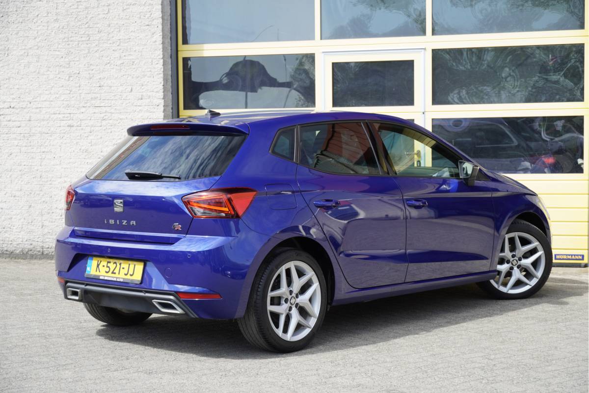 SEAT Ibiza SEAT Ibiza 1.0 TSI 5drs FR Business Intense Plus BJ2020 Lmv 17″ | Led V+A | Pdc | Achteruitrijcamera | App-Connect | Navi | Virtual cockpit | Dashboard verlichting | Climate control | Cruise control | Sportstoelen | Sportstuur | Verwarmde voorstoelen | Zwarte hemel