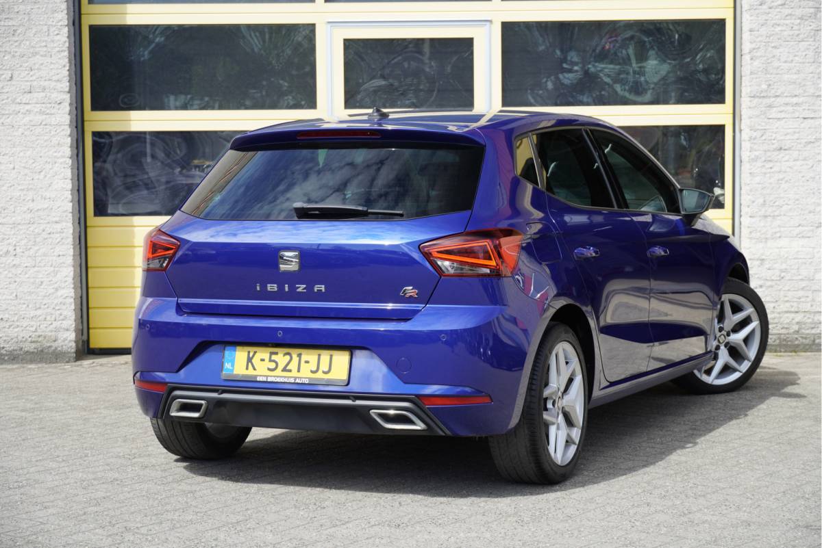 SEAT Ibiza SEAT Ibiza 1.0 TSI 5drs FR Business Intense Plus BJ2020 Lmv 17″ | Led V+A | Pdc | Achteruitrijcamera | App-Connect | Navi | Virtual cockpit | Dashboard verlichting | Climate control | Cruise control | Sportstoelen | Sportstuur | Verwarmde voorstoelen | Zwarte hemel