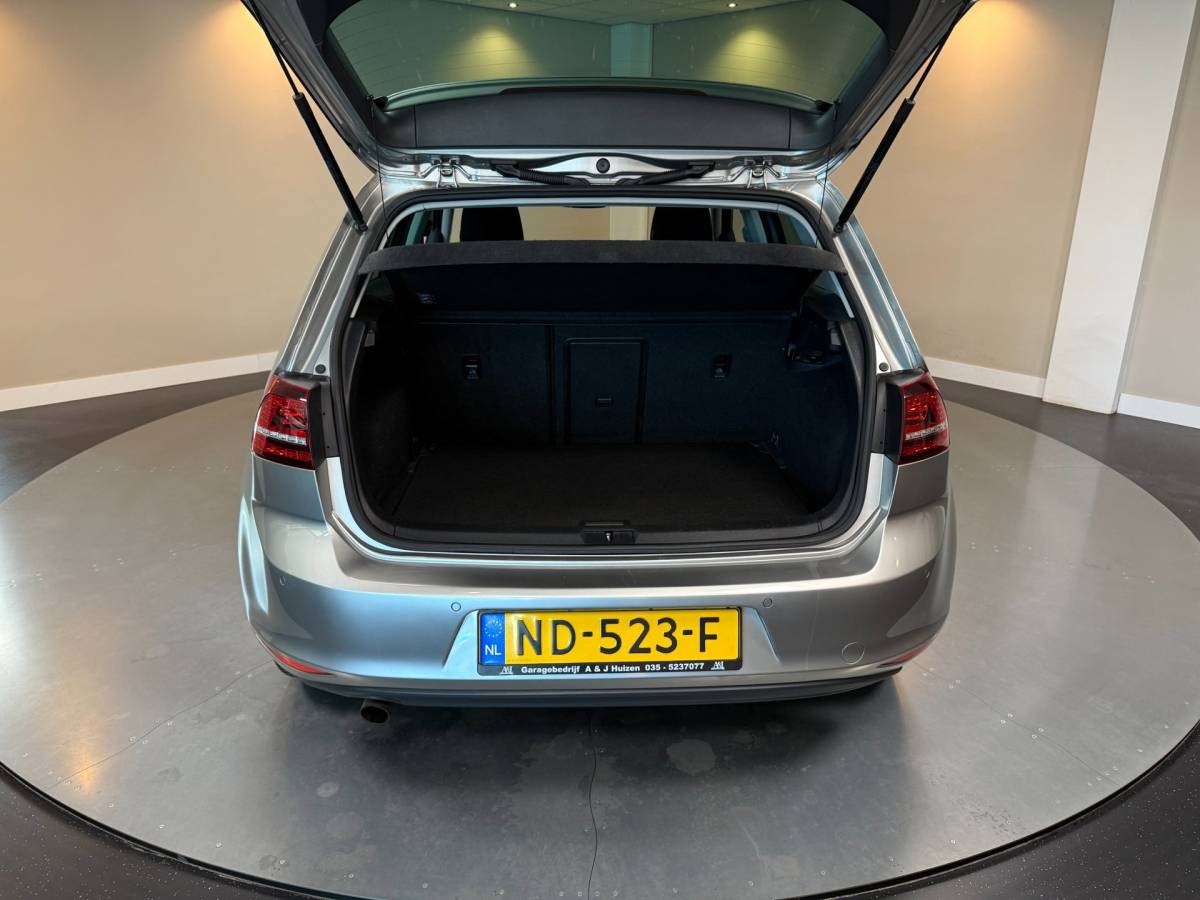 Volkswagen Golf Volkswagen Golf 1.0 TSI Connected Series *Automaat* Carplay|Camera|Navi|Cruise|DAB|PDC|NAP