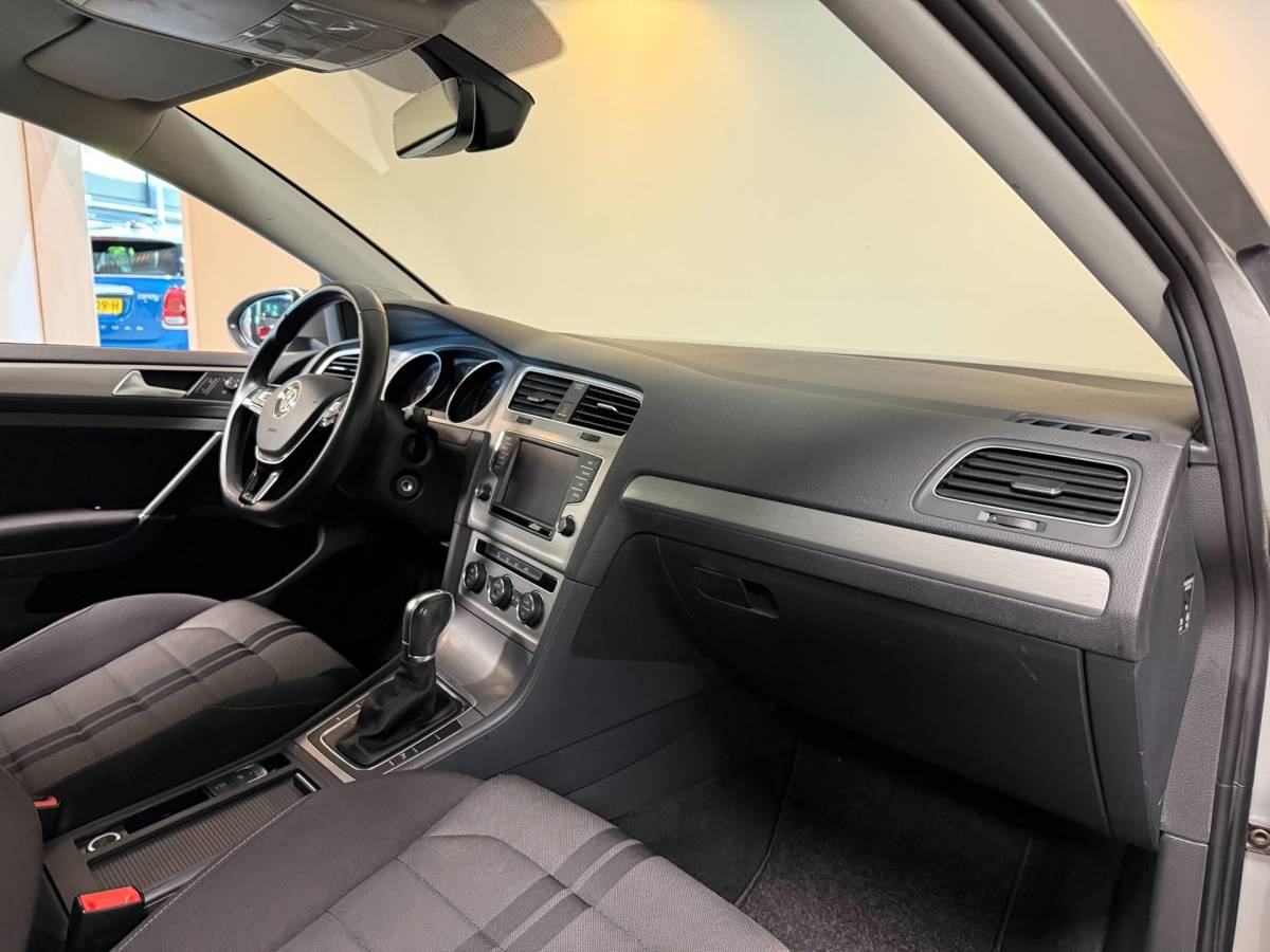 Volkswagen Golf Volkswagen Golf 1.0 TSI Connected Series *Automaat* Carplay|Camera|Navi|Cruise|DAB|PDC|NAP