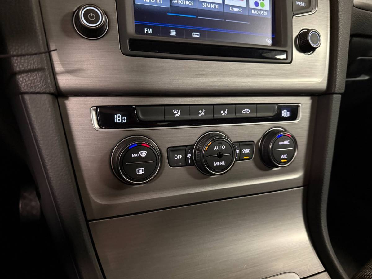 Volkswagen Golf Volkswagen Golf 1.0 TSI Connected Series *Automaat* Carplay|Camera|Navi|Cruise|DAB|PDC|NAP