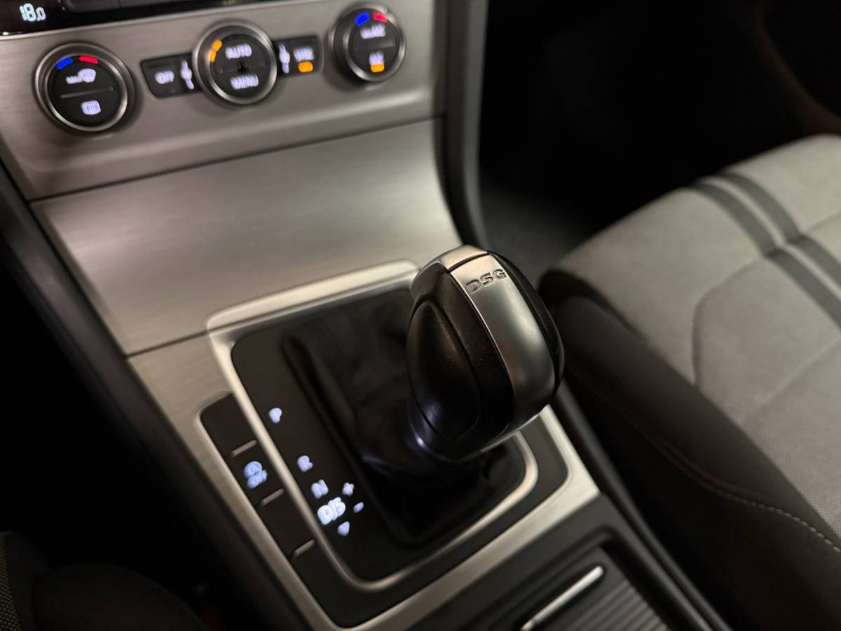Volkswagen Golf Volkswagen Golf 1.0 TSI Connected Series *Automaat* Carplay|Camera|Navi|Cruise|DAB|PDC|NAP