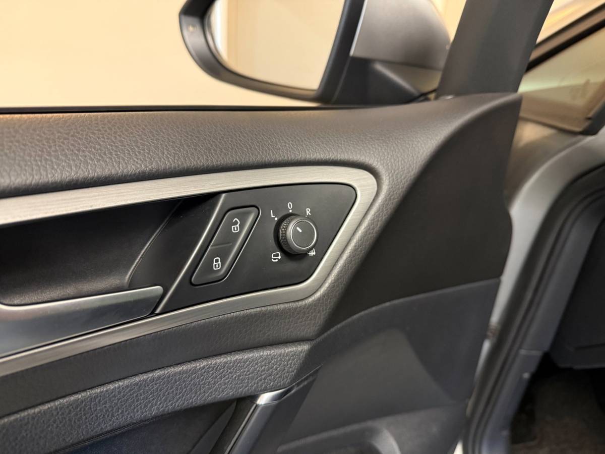 Volkswagen Golf Volkswagen Golf 1.0 TSI Connected Series *Automaat* Carplay|Camera|Navi|Cruise|DAB|PDC|NAP