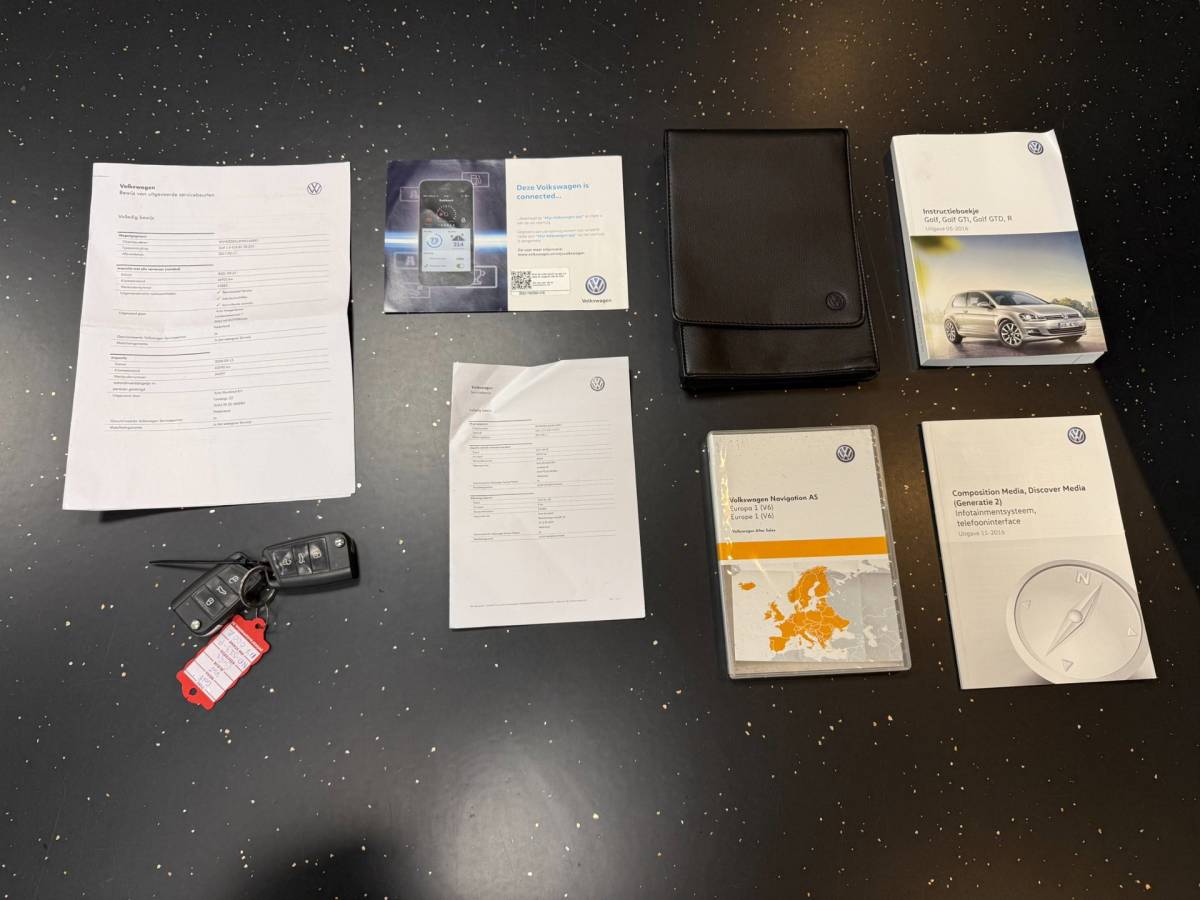 Volkswagen Golf Volkswagen Golf 1.0 TSI Connected Series *Automaat* Carplay|Camera|Navi|Cruise|DAB|PDC|NAP