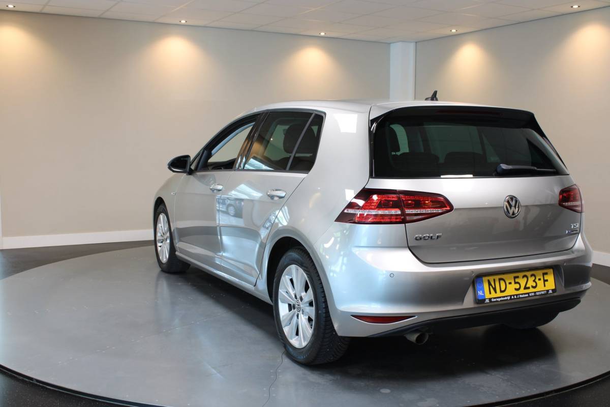 Volkswagen Golf Volkswagen Golf 1.0 TSI Connected Series *Automaat* Carplay|Camera|Navi|Cruise|DAB|PDC|NAP