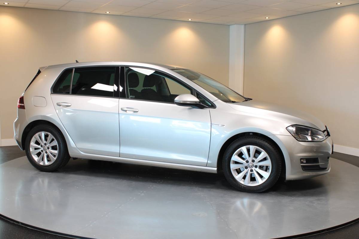 Volkswagen Golf Volkswagen Golf 1.0 TSI Connected Series *Automaat* Carplay|Camera|Navi|Cruise|DAB|PDC|NAP