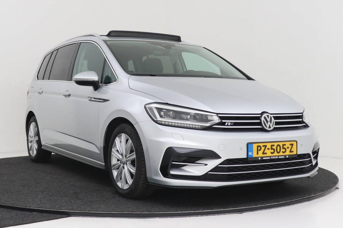 Volkswagen Touran Volkswagen Touran 1.8 TSI Highline Business R-Line 7p | Trekhaak | Panoramadak | 180 PK | Dealer Ond. | CarPlay | Stoelverwarming