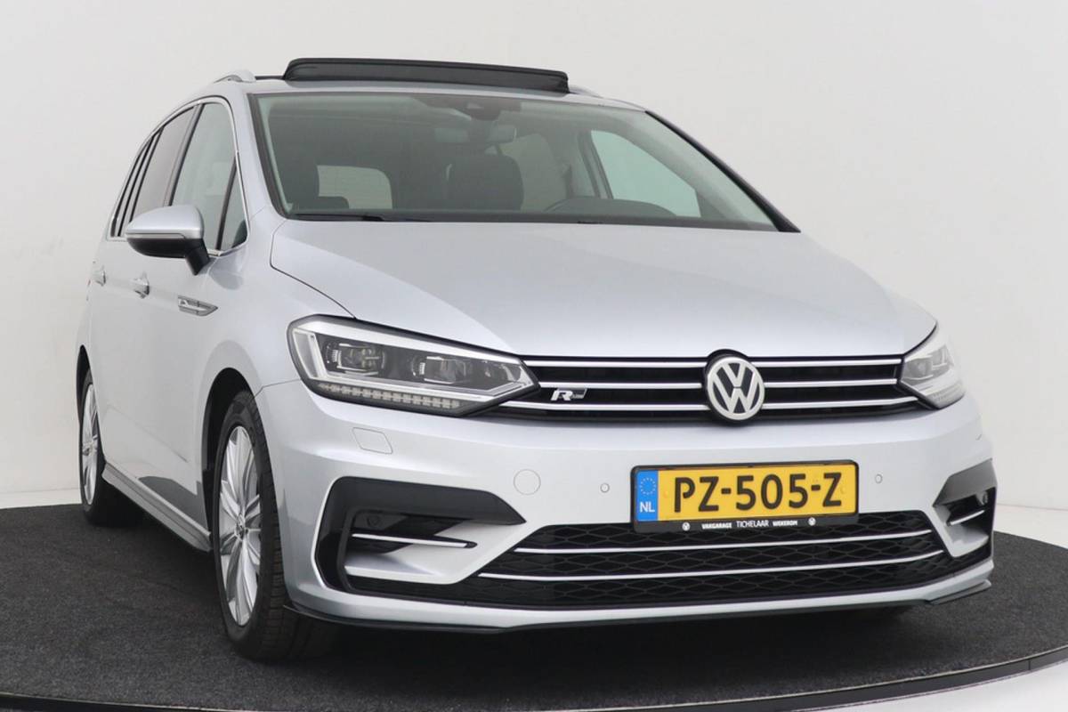 Volkswagen Touran Volkswagen Touran 1.8 TSI Highline Business R-Line 7p | Trekhaak | Panoramadak | 180 PK | Dealer Ond. | CarPlay | Stoelverwarming
